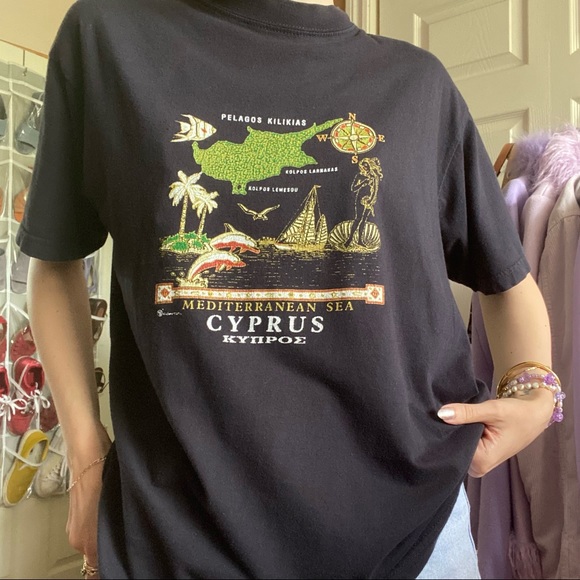 ✨SOLD✨ mediterranean sea tshirt 🐬 - Picture 3 of 8